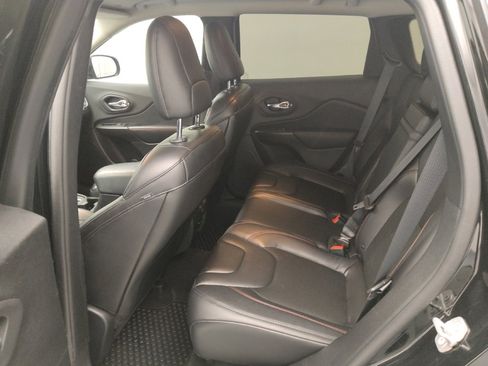 Used 2019 Jeep Cherokee Trailhawk w/ Cold Weather Group image 18