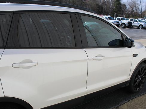 Used 2017 Ford Escape SE w/ Equipment Group 201A FWD image 12