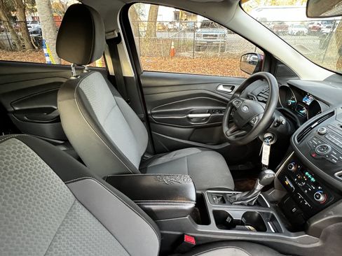 Used 2017 Ford Escape SE image 44