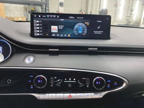 Used 2023 Genesis GV70 2.5T image 13