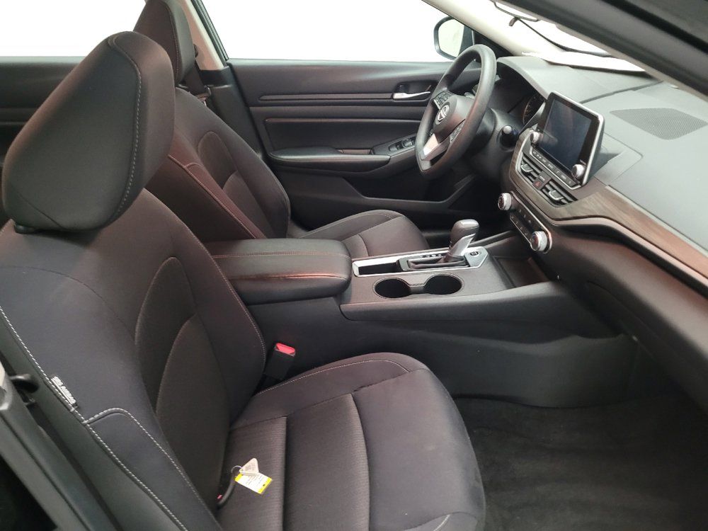 Used 2025 Nissan Altima 2.5 SV FWD image 21