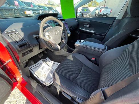 Used 2017 Toyota Prius V Five image 8
