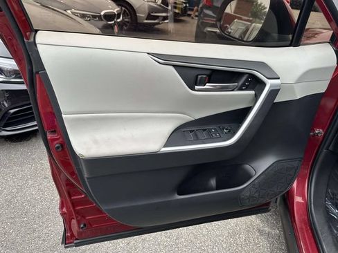 Used 2021 Toyota RAV4 XLE Premium AWD/4WD image 16