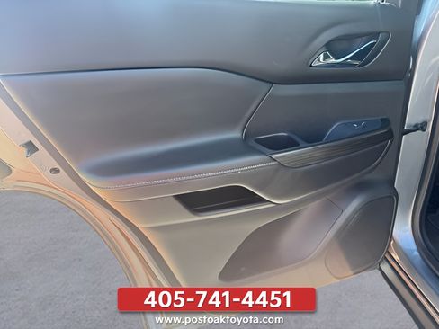 Used 2021 GMC Acadia SLT FWD image 14