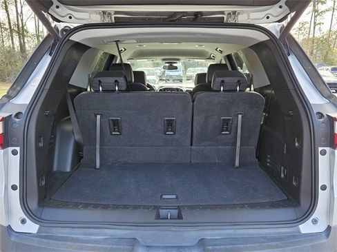 Used 2020 Chevrolet Traverse LT image 14