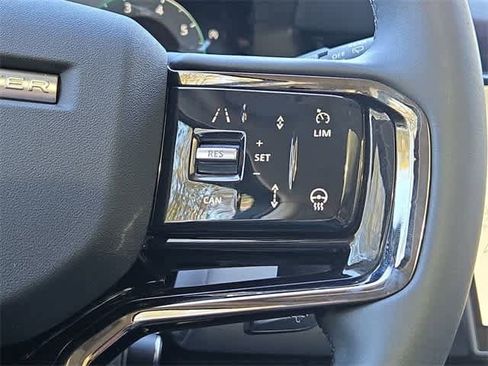 Used 2025 Land Rover Range Rover Evoque Dynamic SE image 24