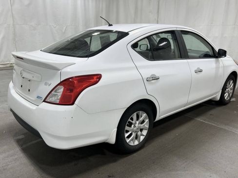 Used 2015 Nissan Versa SV w/ SV Appearance Package FWD image 4