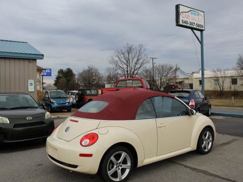 Used 2009 Volkswagen Beetle S image 9