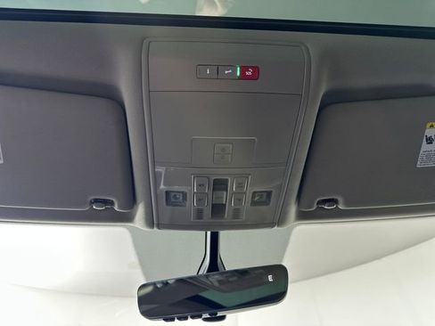 Used 2022 Volkswagen Atlas SE image 25