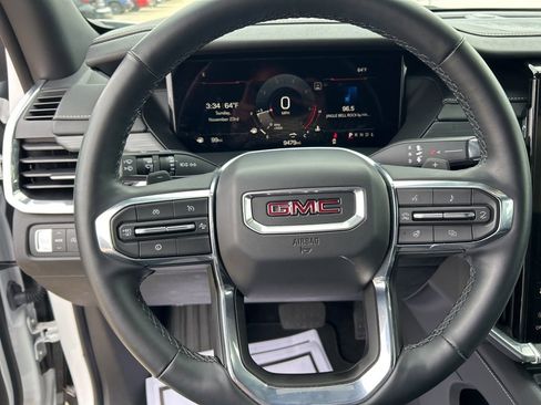 Used 2025 GMC Acadia Elevation image 22