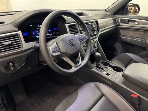 Used 2022 Volkswagen Atlas Cross Sport SE FWD image 15