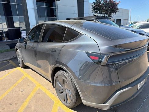 Used 2026 Tesla Model Y 2WD image 2