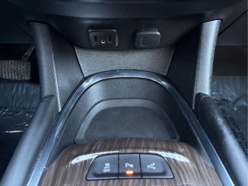 Used 2018 Chevrolet Malibu Premier w/ Driver Confidence Package image 18