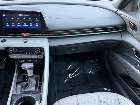 Used 2025 Hyundai Elantra Limited image 35