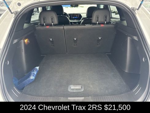 Used 2024 Chevrolet Trax RS w/ Sunroof Package image 13