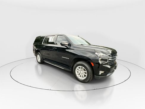 Used 2024 Chevrolet Suburban LT RWD image 2