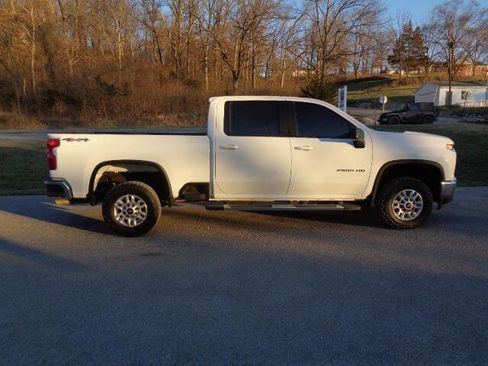 Used 2022 Chevrolet Silverado 2500 LT AWD/4WD image 9