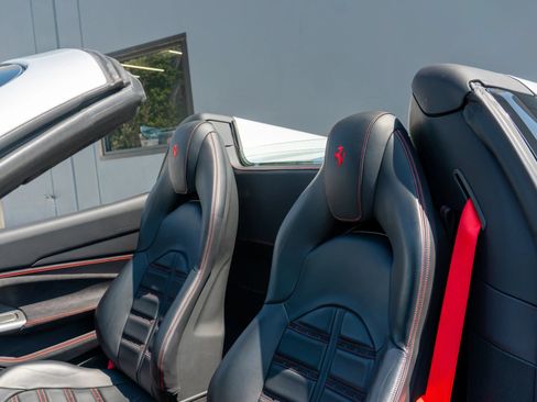 Used 2022 Ferrari F8 Tributo RWD image 55