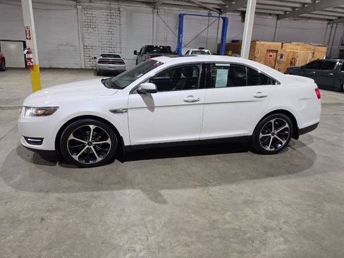 Used 2016 Ford Taurus SEL FWD image 4
