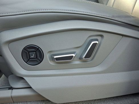 Used 2024 Audi Q7 3.0T Prestige image 18