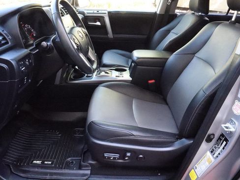 Used 2020 Toyota 4Runner SR5 Premium image 5