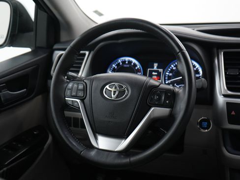 Used 2014 Toyota Highlander XLE AWD/4WD image 14