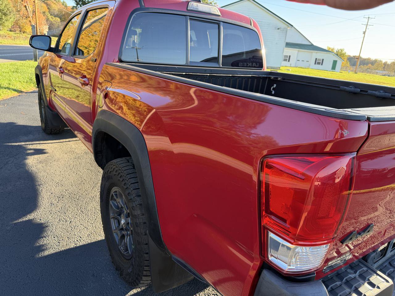 Used 2017 Toyota Tacoma SR5 w/ Tow Package AWD/4WD image 14