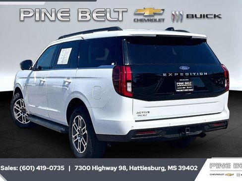 Used 2025 Ford Expedition Active AWD/4WD image 2