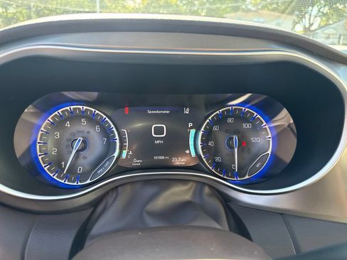 Used 2017 Chrysler Pacifica Touring-L Plus w/ Advanced Safetytec Group FWD image 30