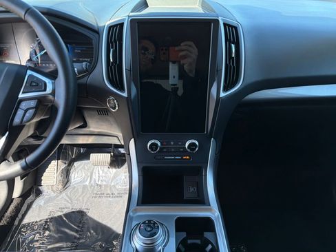 Used 2024 Ford Edge SEL image 17