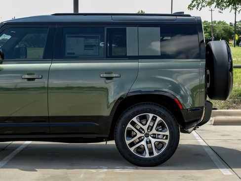 New 2026 Land Rover Defender 110 X-Dynamic SE AWD/4WD image 15