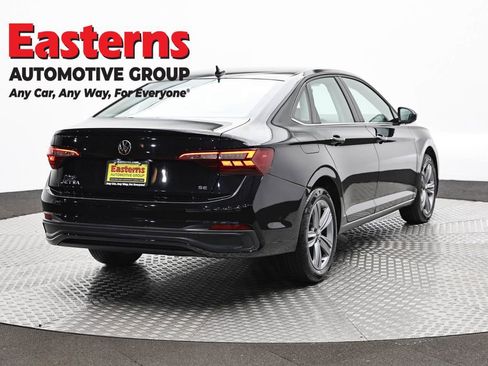 Used 2024 Volkswagen Jetta SE image 4