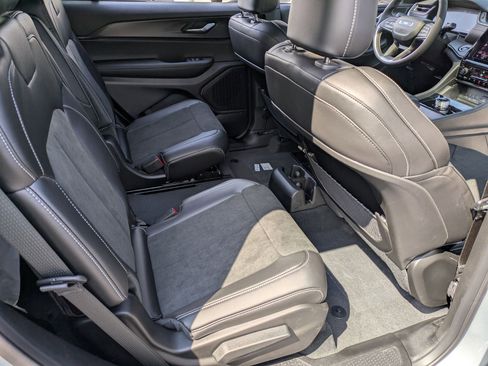 New 2025 Jeep Grand Cherokee L Altitude image 28