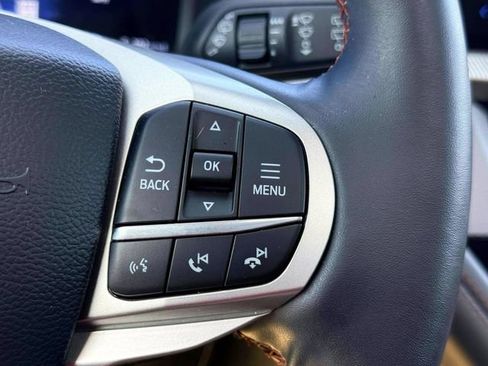 Used 2025 Ford Explorer Active w/ Active Comfort Package AWD/4WD image 28