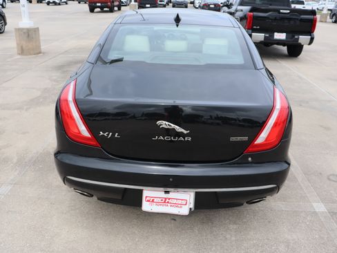 Used 2019 Jaguar XJ L Supercharged RWD image 9