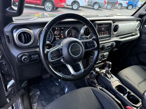 Used 2020 Jeep Wrangler Unlimited Sahara image 20