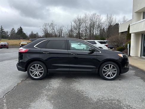 Used 2023 Ford Edge Titanium image 4