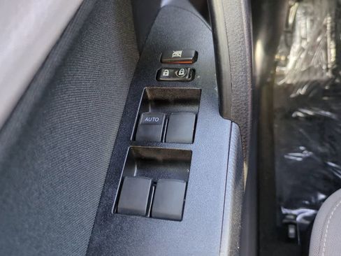 Used 2015 Toyota Corolla LE image 21