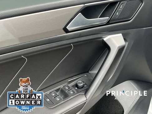 Used 2022 Volkswagen Tiguan SE w/ Panoramic Sunroof Package image 13