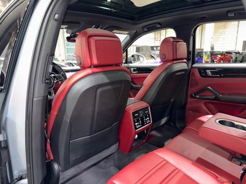 Used 2020 Porsche Cayenne image 57