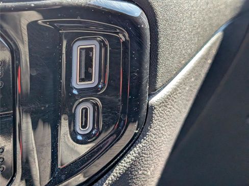 Used 2023 Chevrolet Silverado 1500 LT image 23