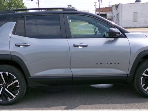 New 2026 Chevrolet Equinox RS FWD image 5