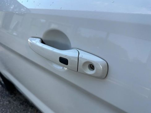 Used 2018 Ford Explorer XLT image 10