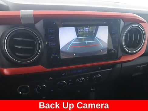 Used 2017 Toyota Tacoma SR5 AWD/4WD image 5