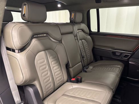 Used 2024 Rivian R1S Adventure AWD/4WD image 22