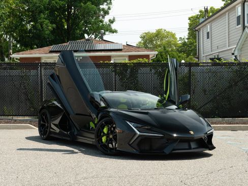 Used 2024 Lamborghini Revuelto AWD/4WD image 32