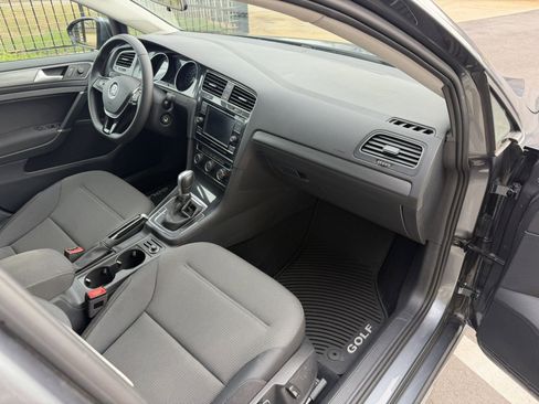 Used 2018 Volkswagen Golf S image 17