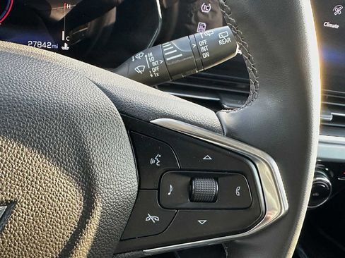 Used 2025 Chevrolet Trax LT w/ LT Convenience Package image 32