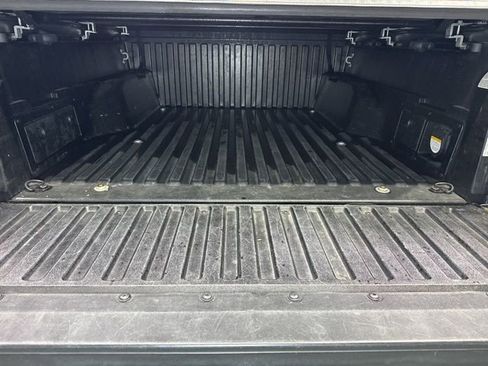 Used 2017 Toyota Tacoma TRD Off-Road w/ Tow Package (A/T) image 25