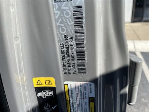 Used 2021 Jeep Gladiator Willys image 27